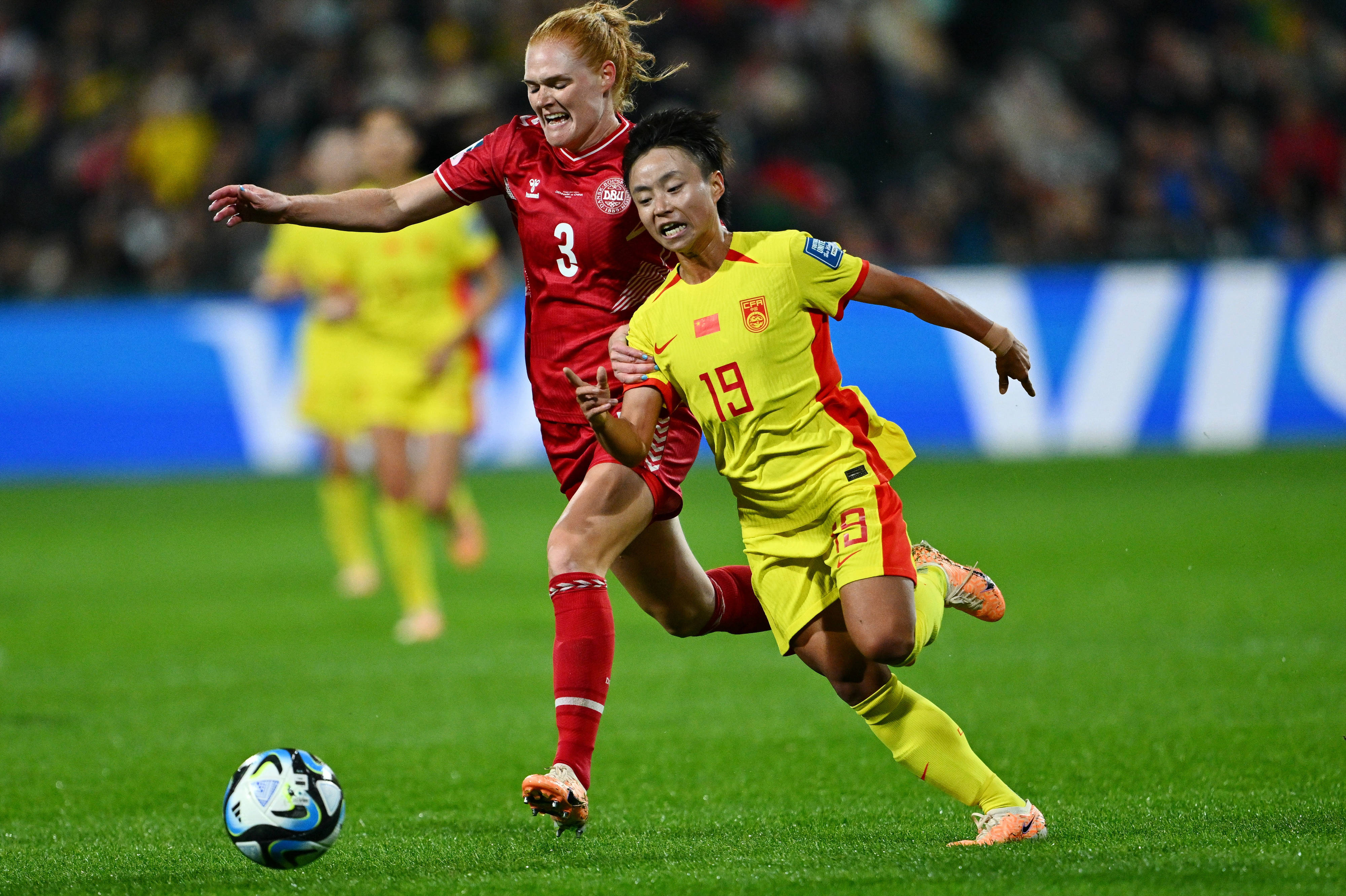 临近终场丢球，世界杯首战中国女足0比1遗憾不敌丹麦队_比赛_球员_实力