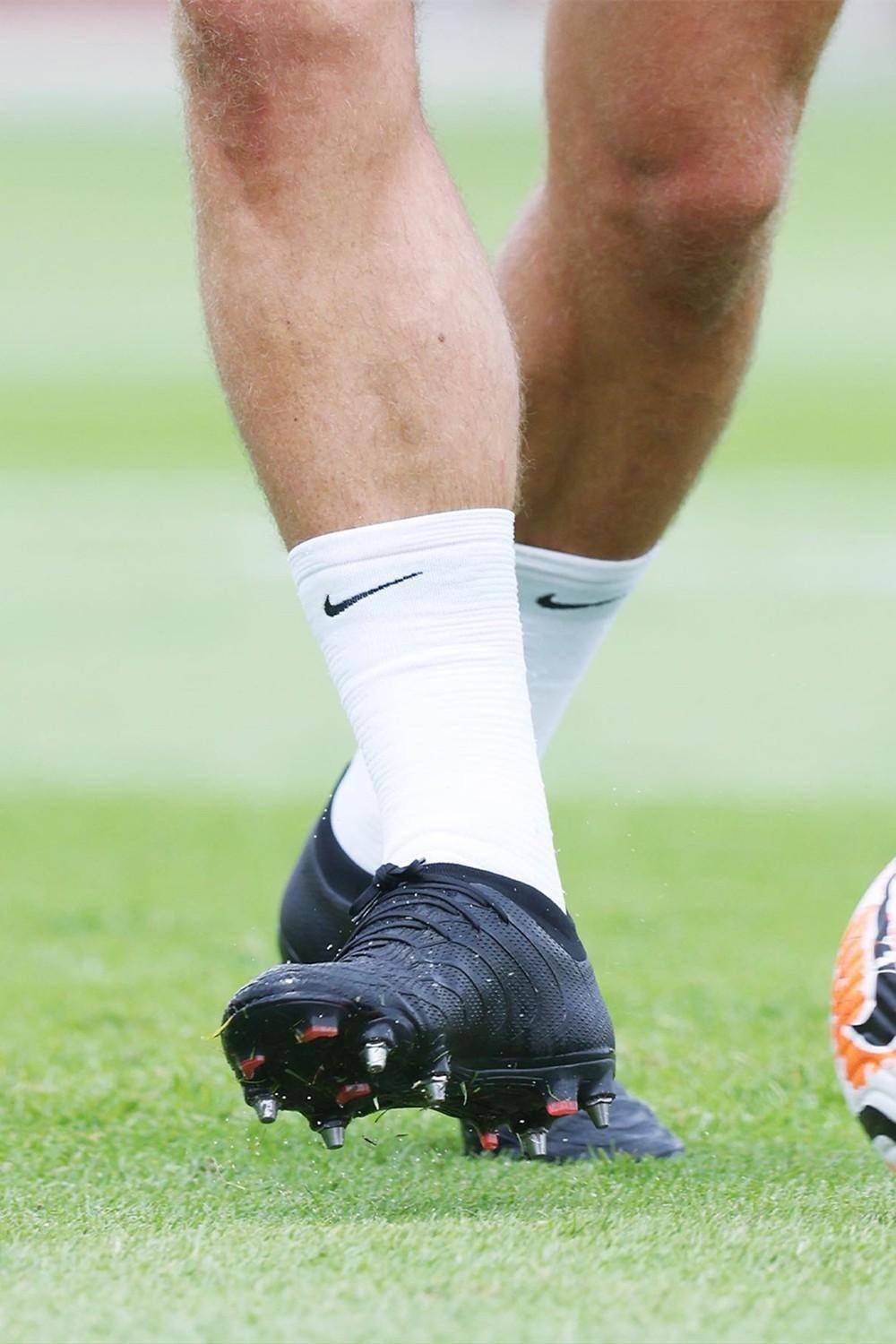 凯恩训练测试新一代mercurial足球鞋_材质_进行_足球装备