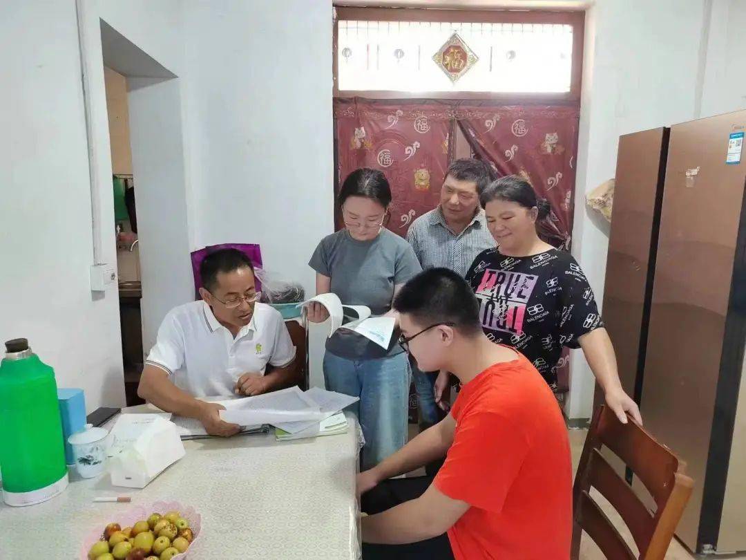转发|泾县中学:家访见行动关爱在"路"上_教育_活动_家长