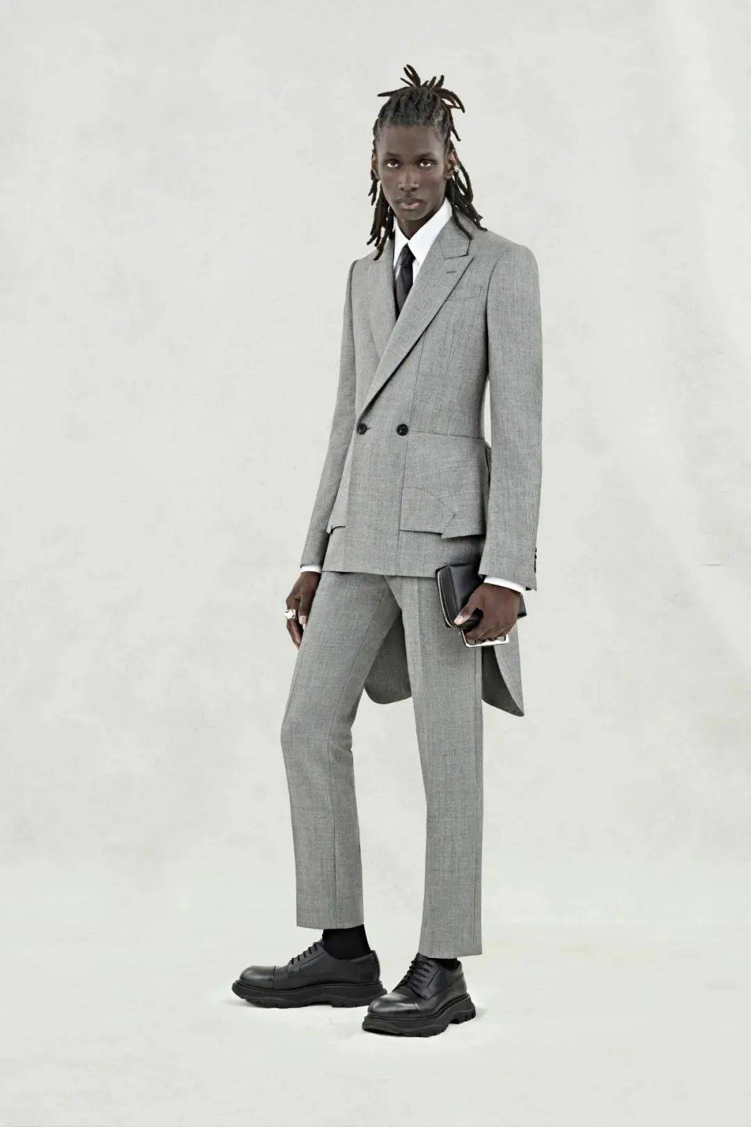 mcqueen23秋冬alexander mcqueen23秋冬"anatomy"系列,借助精裁技艺与