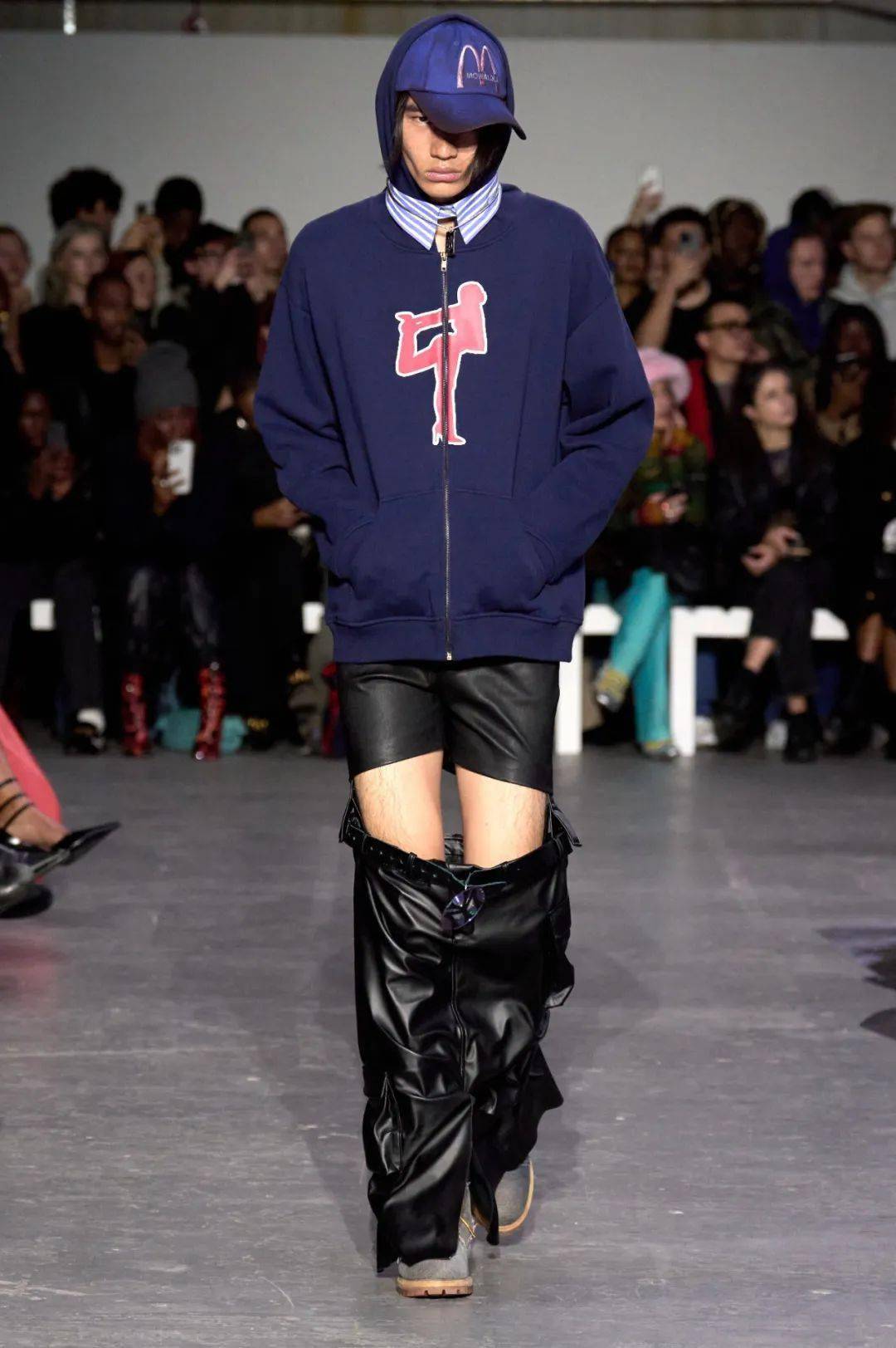 擦个"时髦边儿"的男生,可不止怪性感的嘞_sagging_文化界_内衣