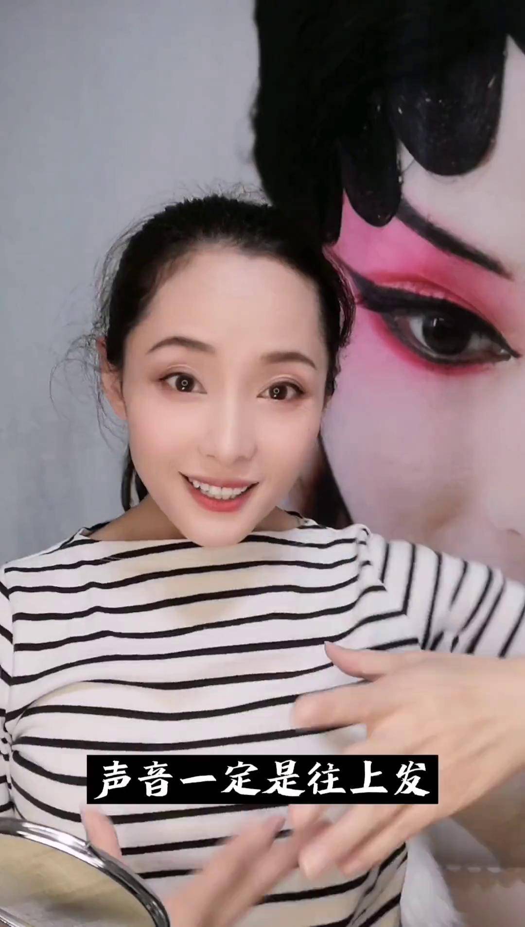 京剧张蕾传播中国传统文化京剧老师演员张蕾唱歌唱戏发音