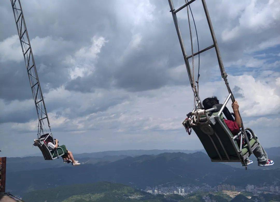 仙人街索道联动,推出了购买古温泉景区和仙人街索道门票免费游仙人街