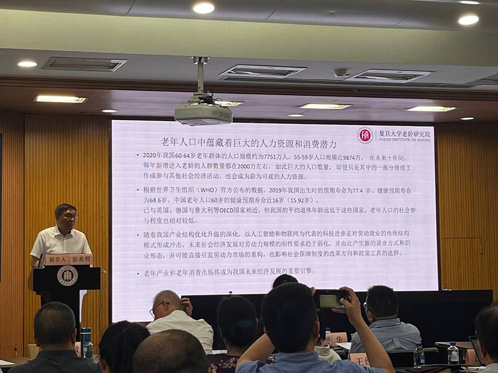 老年型人口_韩国65岁以上老年人口首破900万,其中21.8%为独居(2)