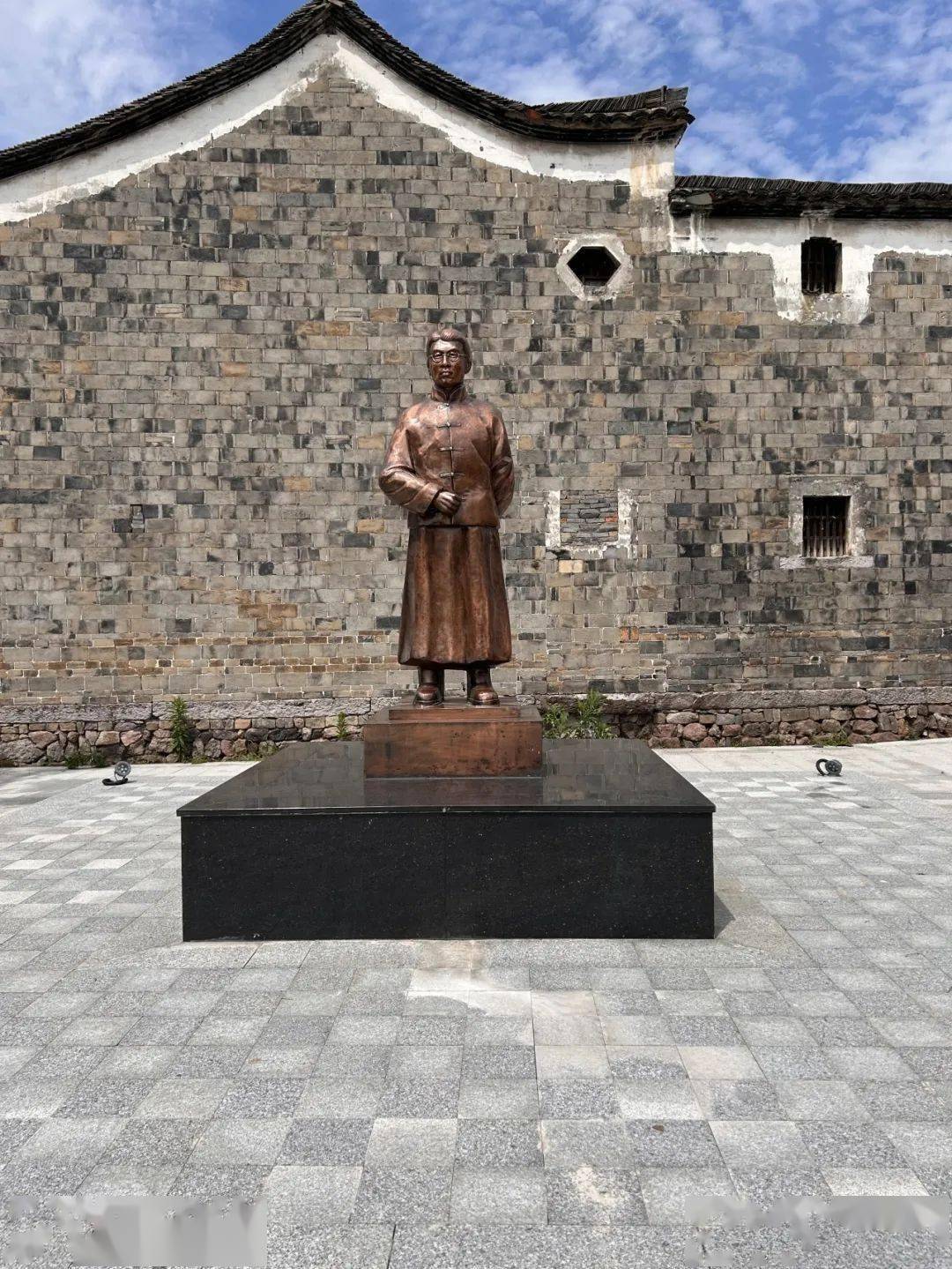飘萍故居外还有逸轩艺圃景溪公祠东十三间头和云峰寺都与邵飘萍或