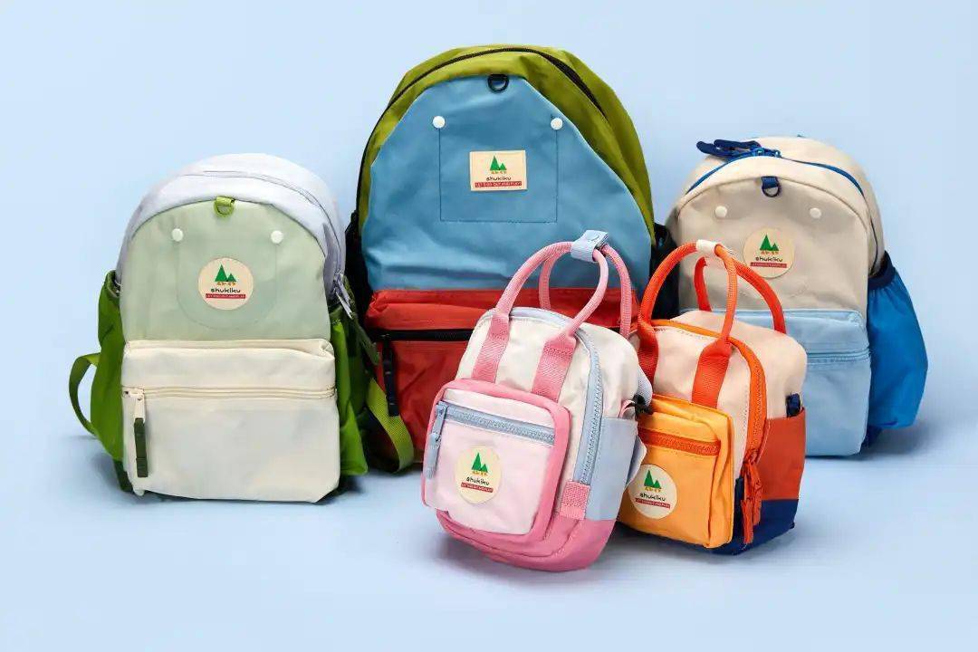 我老早之前就冲颜值种草了 shukiku 家的小书包,没有花花绿绿的卡通