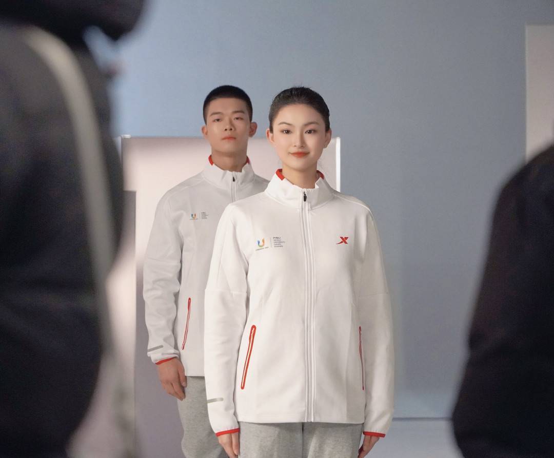 成都大运会开幕式跑动距离最远的"追梦人"是一位成都体院女生_王婧怡