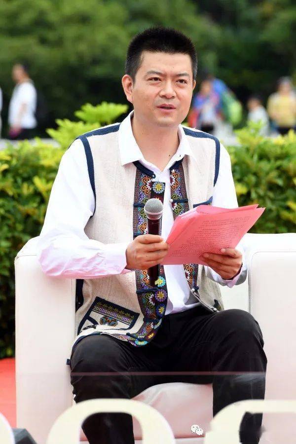 暑期石林旅游相关活动石林县人民政府副县长朱加智介绍火把节活动筹