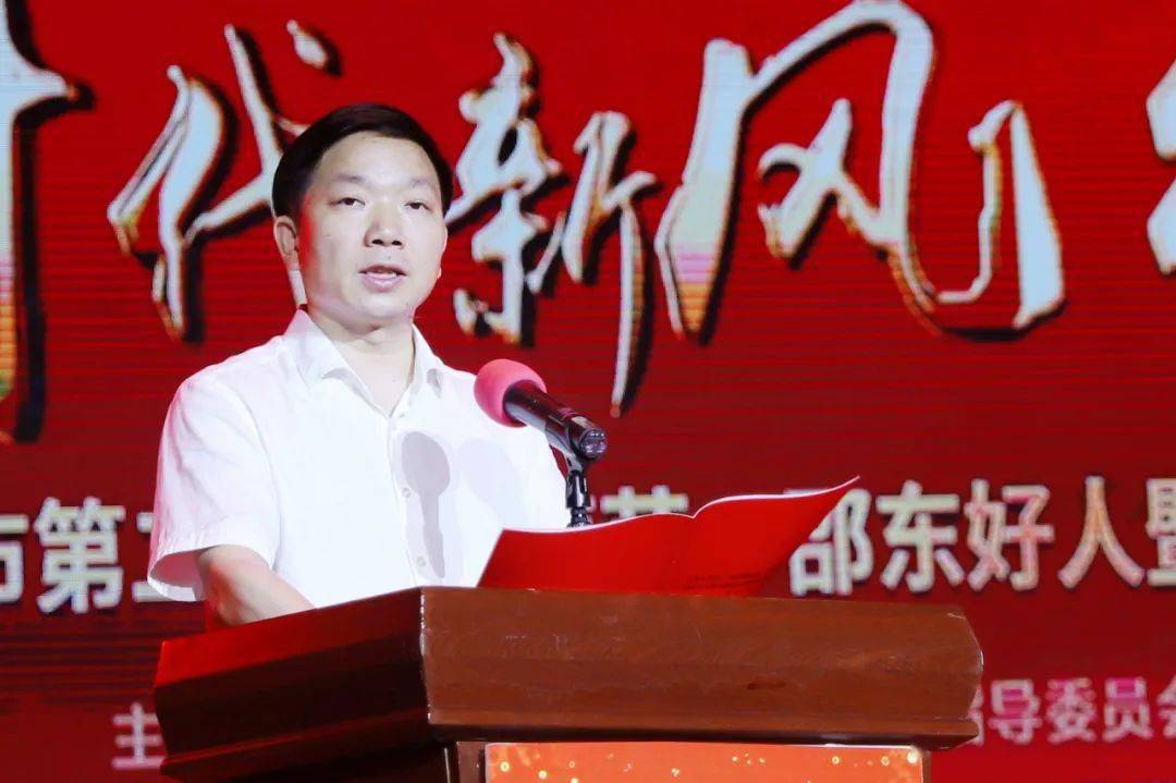 市领导李国军,黄负平,罗莉,刘山鸣,李佑军,王卫兵出席典礼并颁奖.