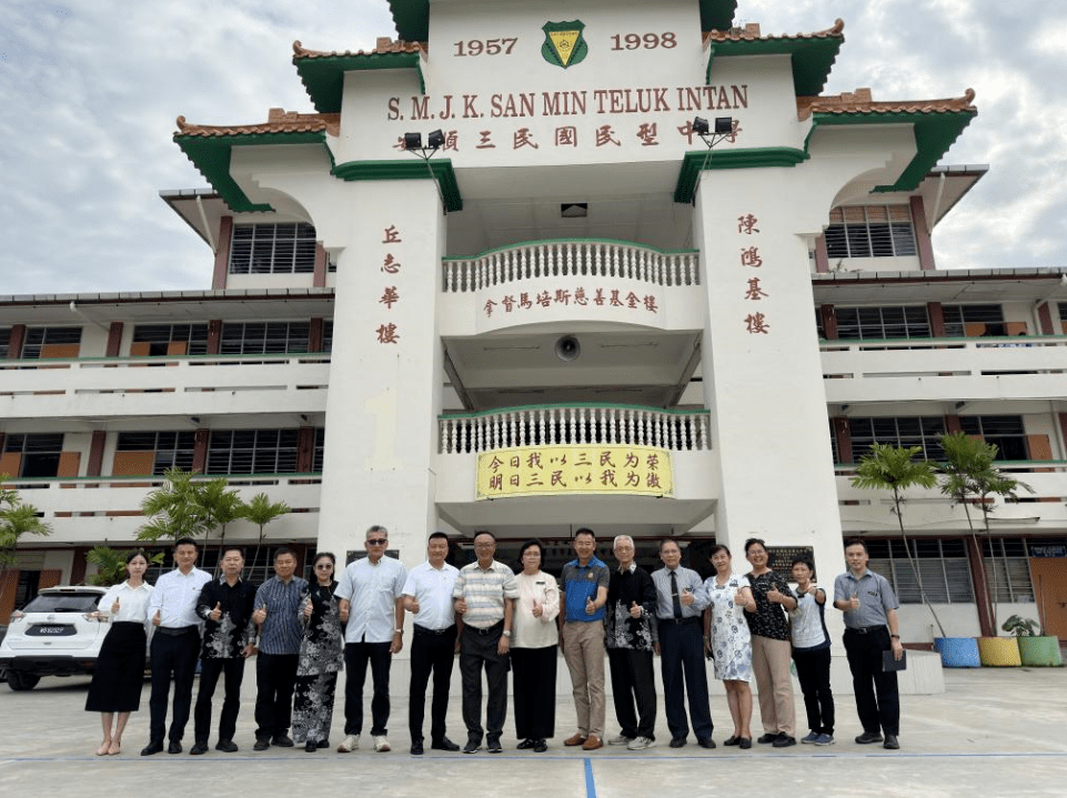 我校"海丝学院"在马来西亚华文学校开设"数字能力课程班"