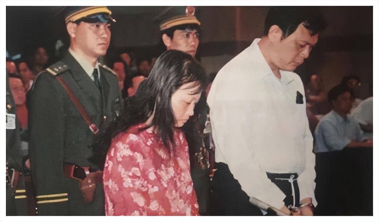 “世纪贼王”张子强43岁被枪毙,死后银行账户20亿,曾勒索李嘉诚_香港_罗艳芳_警方