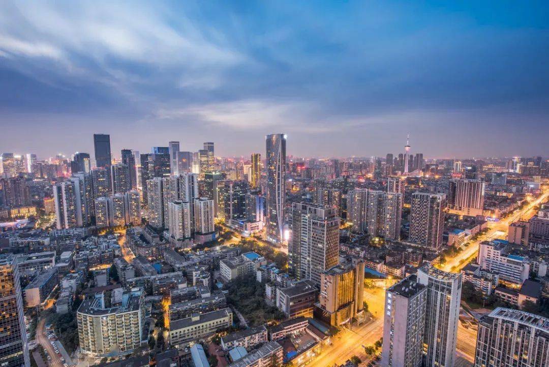 三城三都"品牌聚力推进世界文化名城建设成势见效"到成都的街头走一走