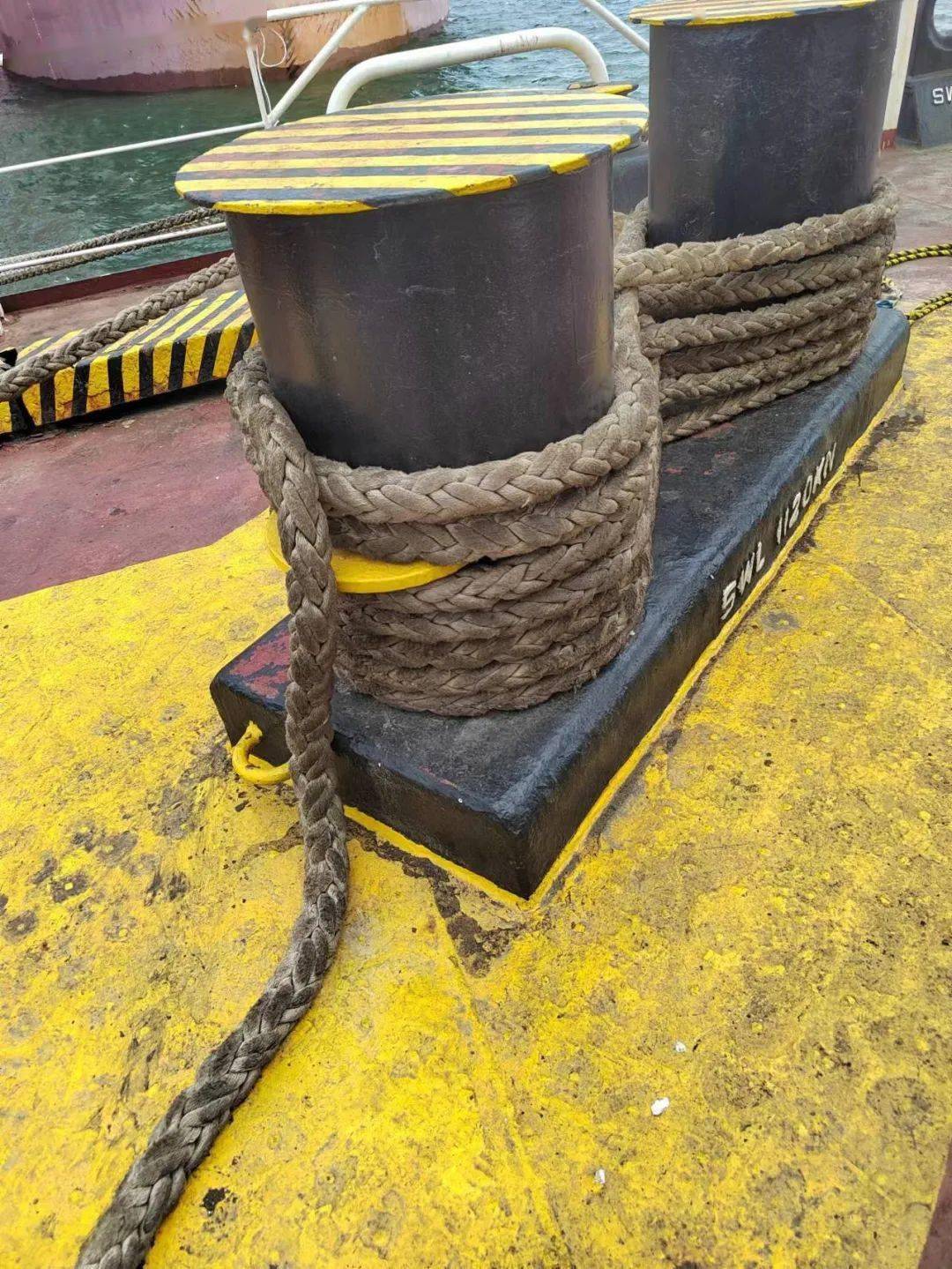 一大副被缆绳击中遇难,警惕缆绳伤人!_引水_码头_拖轮