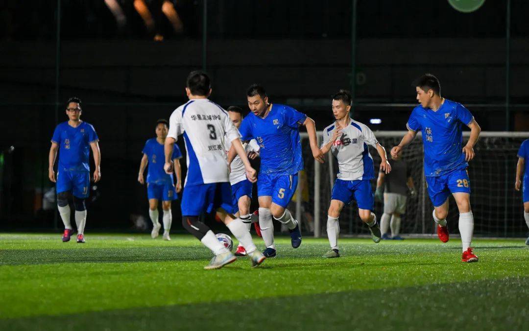 "深工杯"足球赛8强诞生!有你支持的球队吗?_深圳_球员_队伍