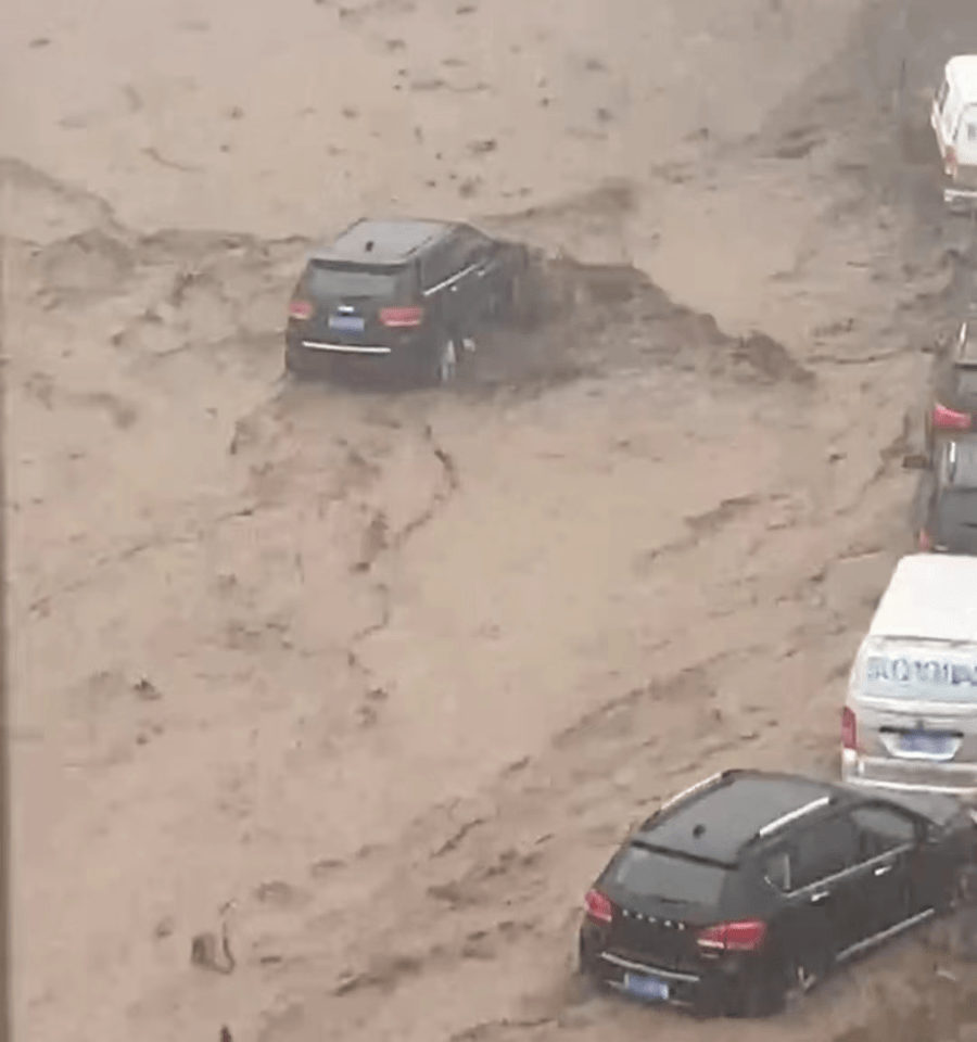 热闻丨北京强降雨70小时，多路救援队伍驰援！暴雨中他们闻“汛”而动_房山区_应急_地区