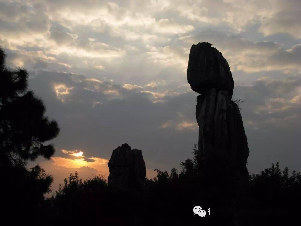 微游石林:望夫石