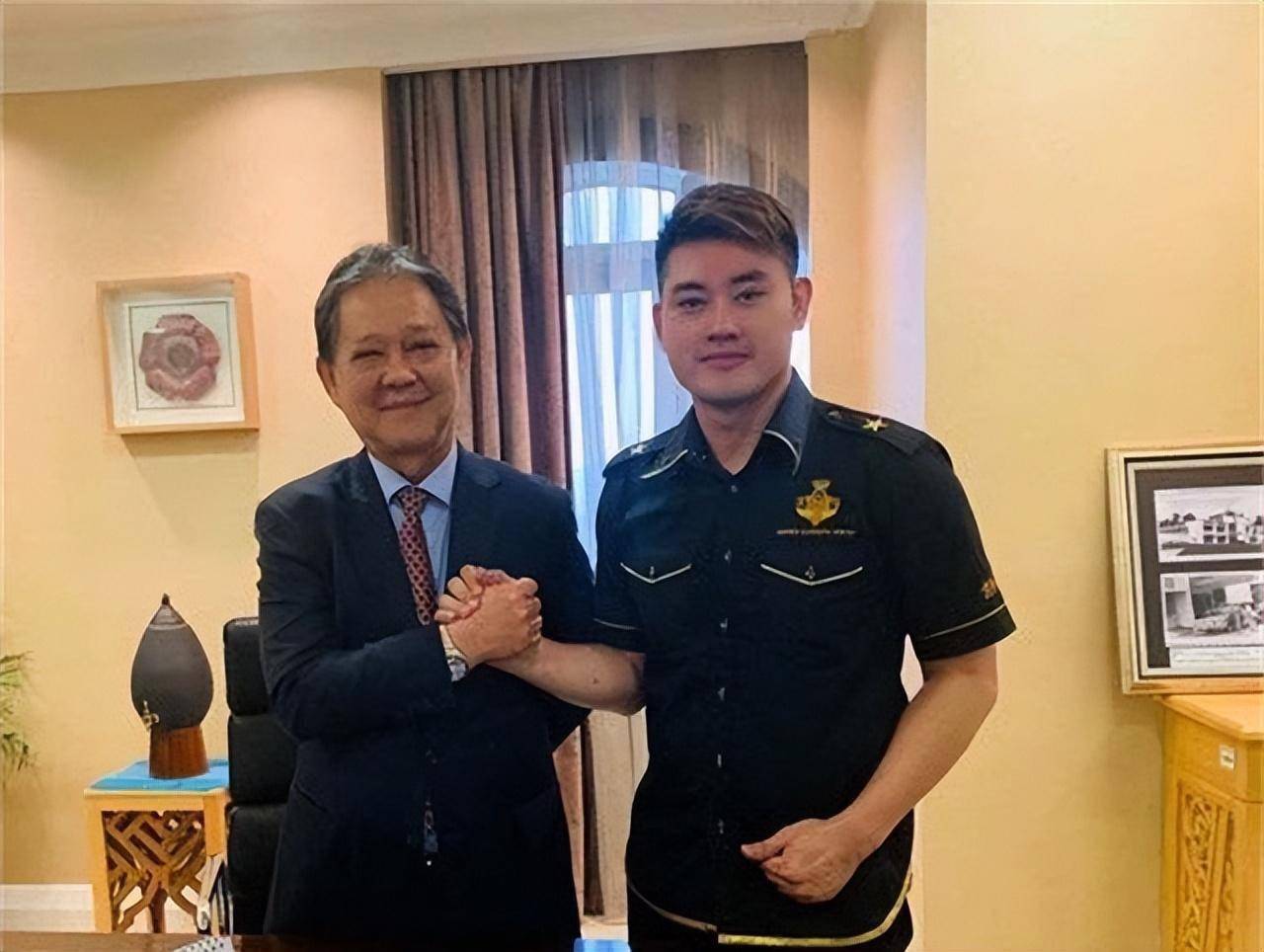 云尊集团的出现,让人们对它的主人另眼看待,因为廖顺喜还只是个24岁的