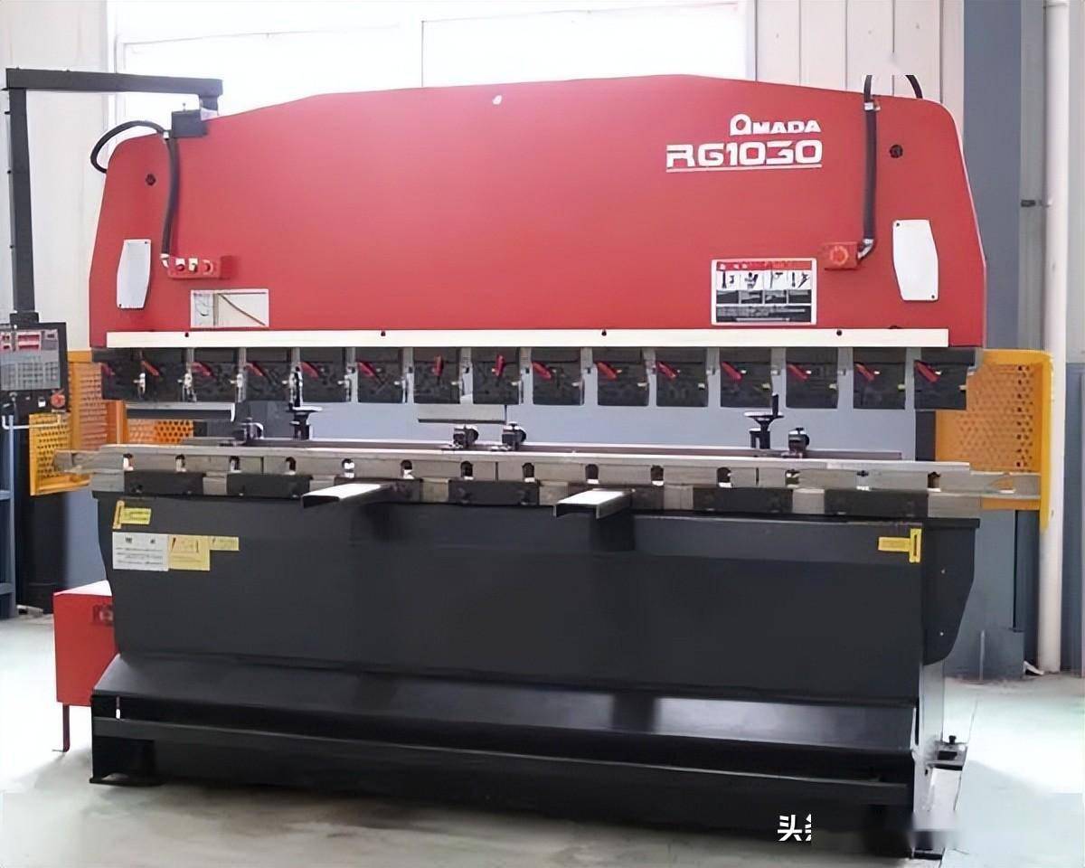 通宇恒成在建厂之初,选用的折弯机精度不高,加工出来的产品往往都有