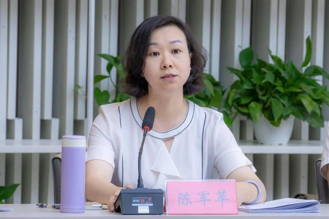 陈军苹强调,成效初现更要保持清醒的头脑.