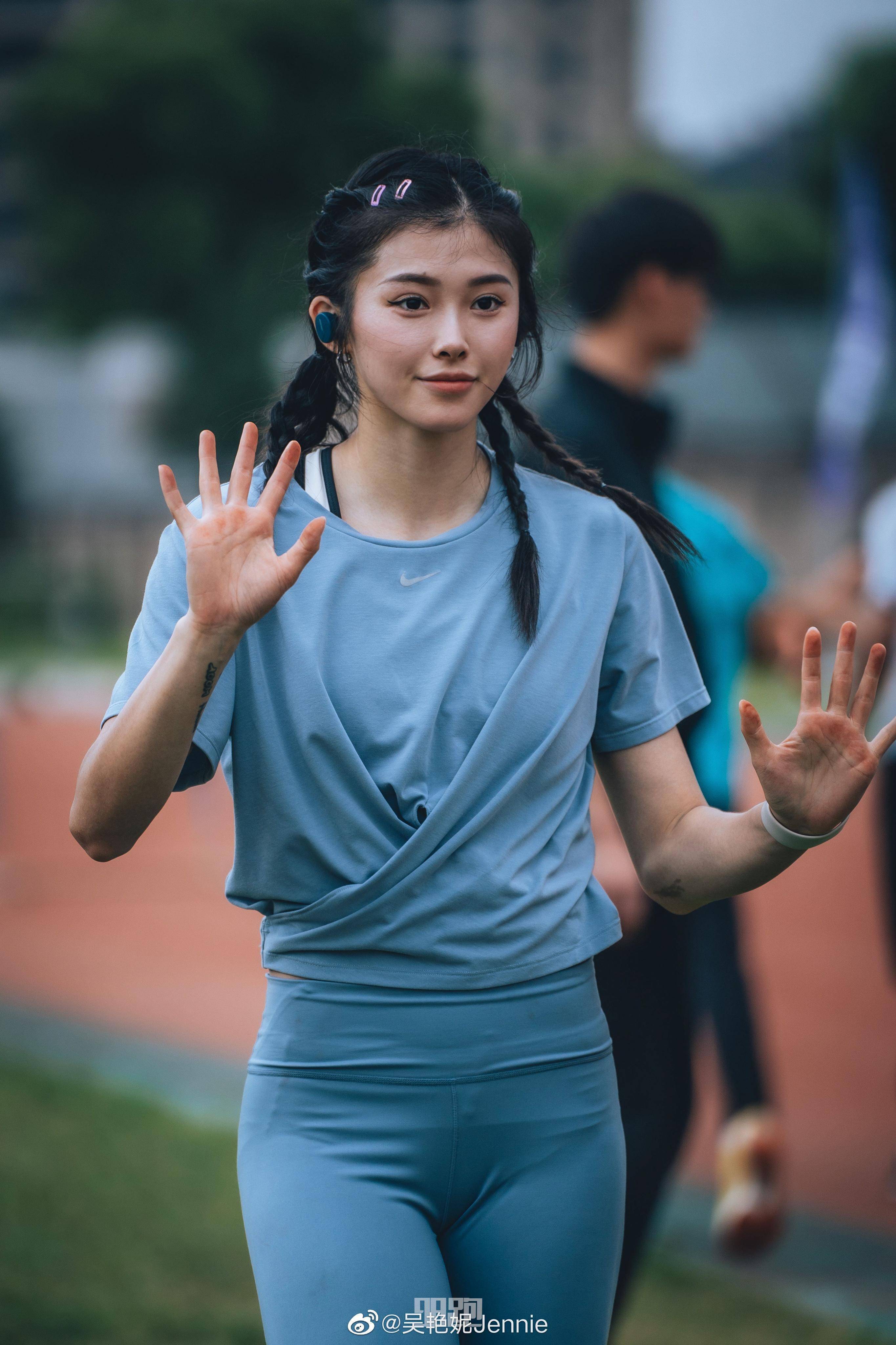 又美又能跑的川妹子——吴艳妮_田径_决赛_个人