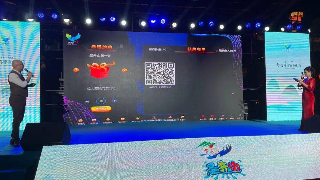 的户外近距离行进式展演形式,举办了"鹰潭文旅之夜·方特来了"精彩晚