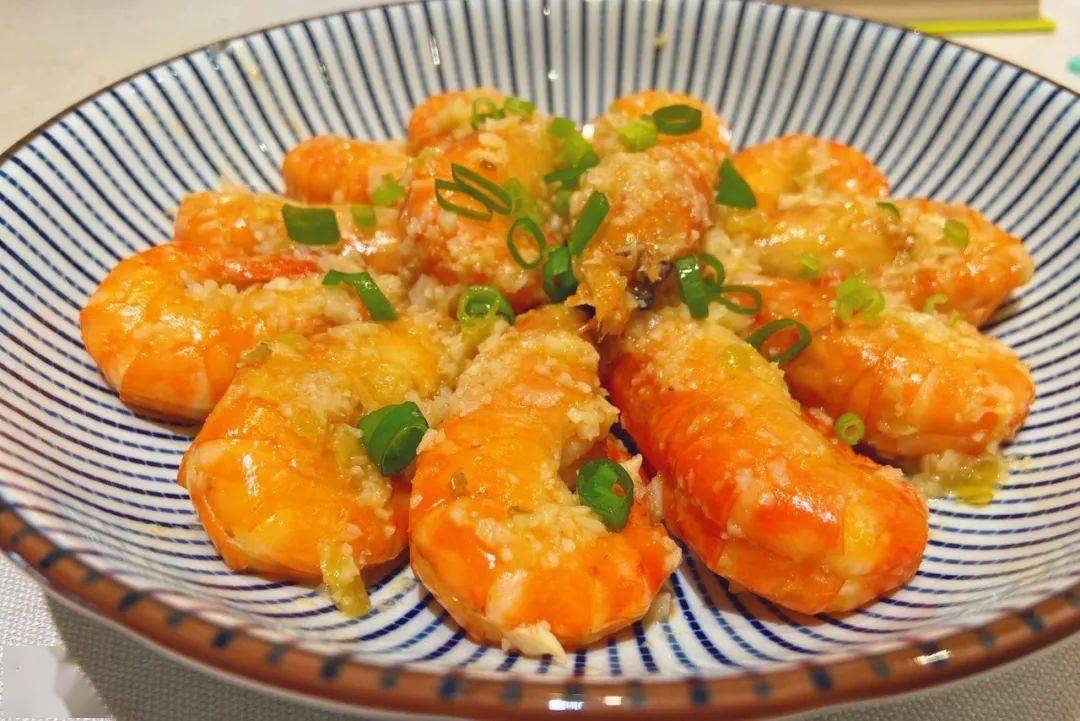 好吃到吮指的大头虾,色泽鲜亮,肉嫩膏肥,简单几步就完成!