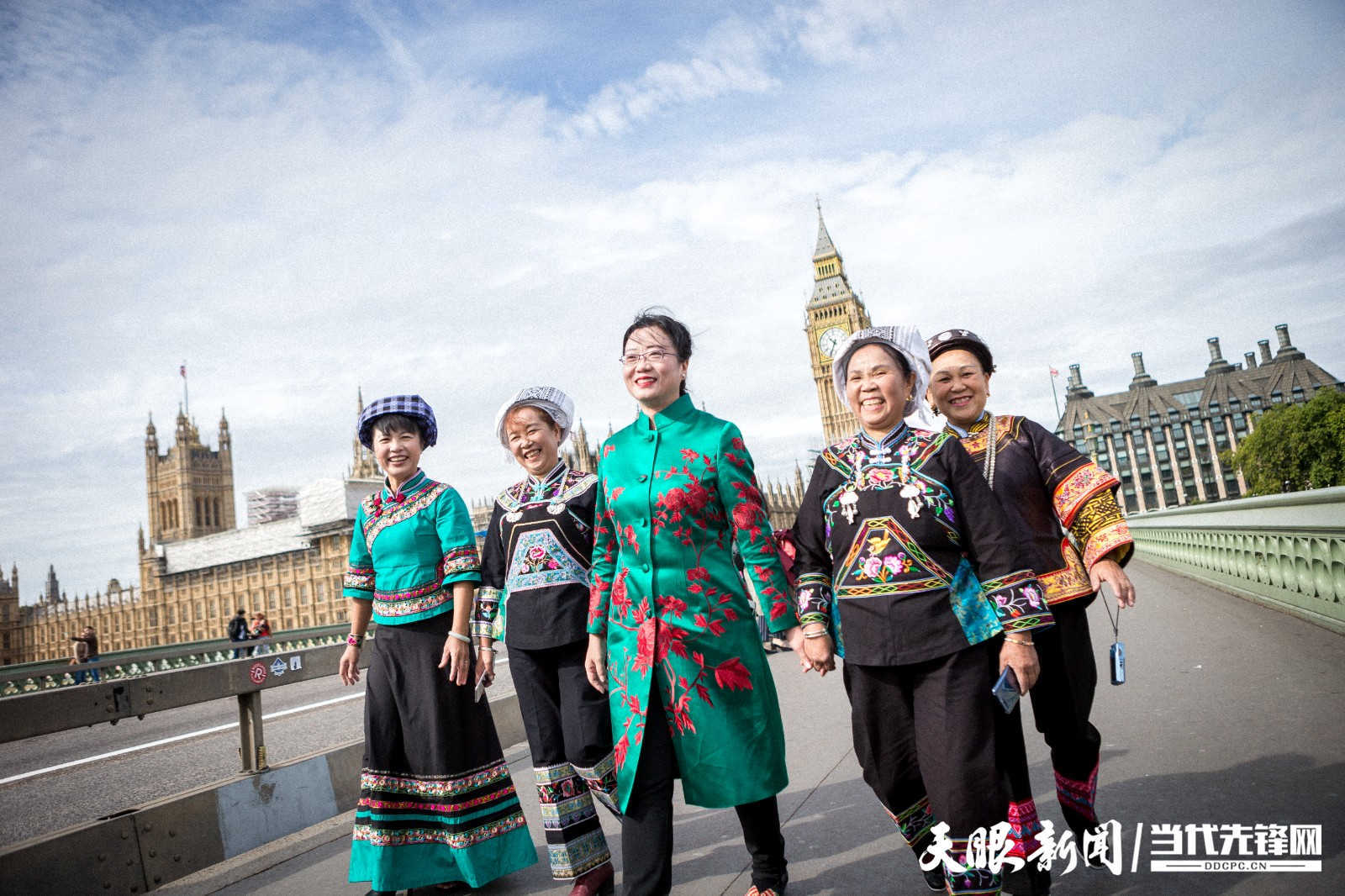 2023·新时代的贵州人|夏华:让大山里的民族美学走向世界_中国民间