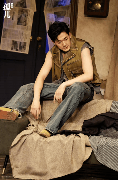 艺术中心合作演员ze个人毕业于中央戏剧学院何吉米#铜锣湾揸fit人超