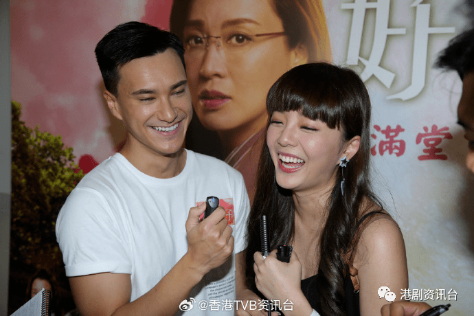 日本限定super游丨余思霆黑色超火辣泳衣浸温泉 水中荡漾美态震撼眼球