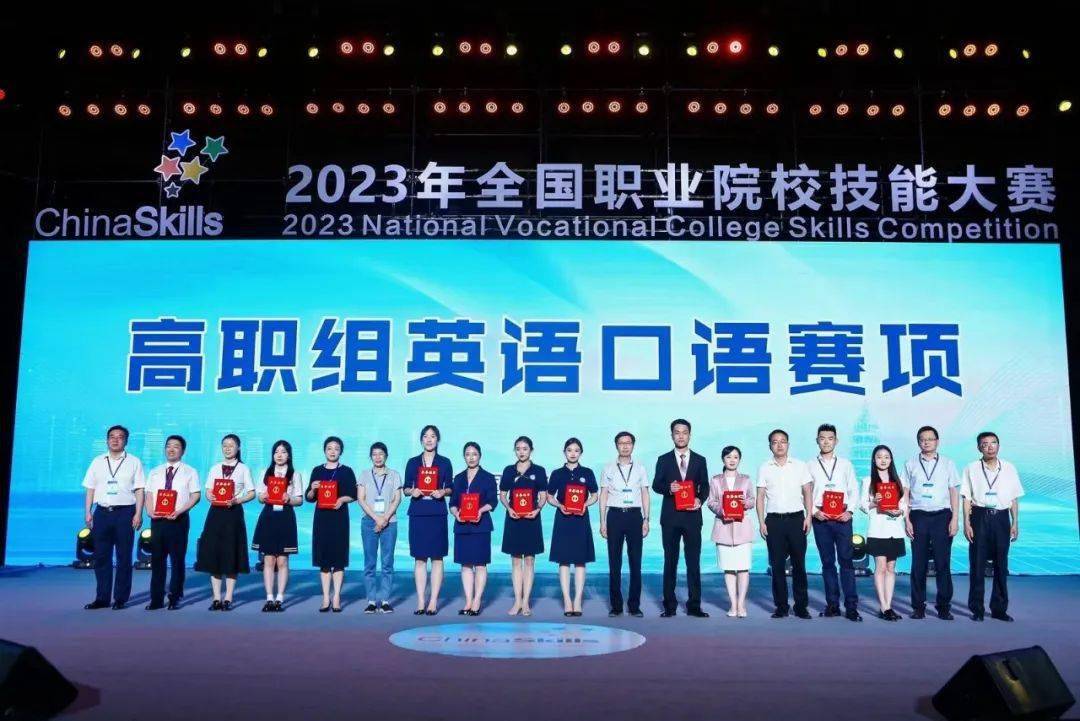 黄婷老师和张艺骞同学