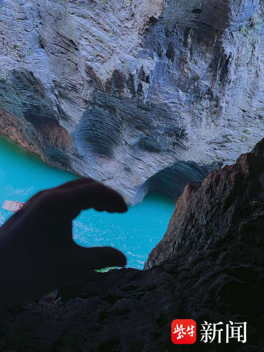 趣玩一夏|与崖壁"比心",绘制"清风"扇面……他们用创意留住夏天_活动