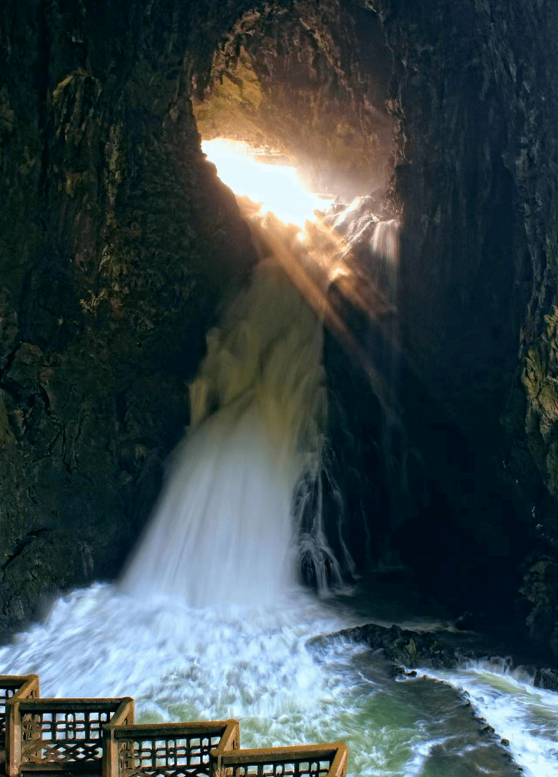 龙宫的"龙门飞瀑"正值丰水期!
