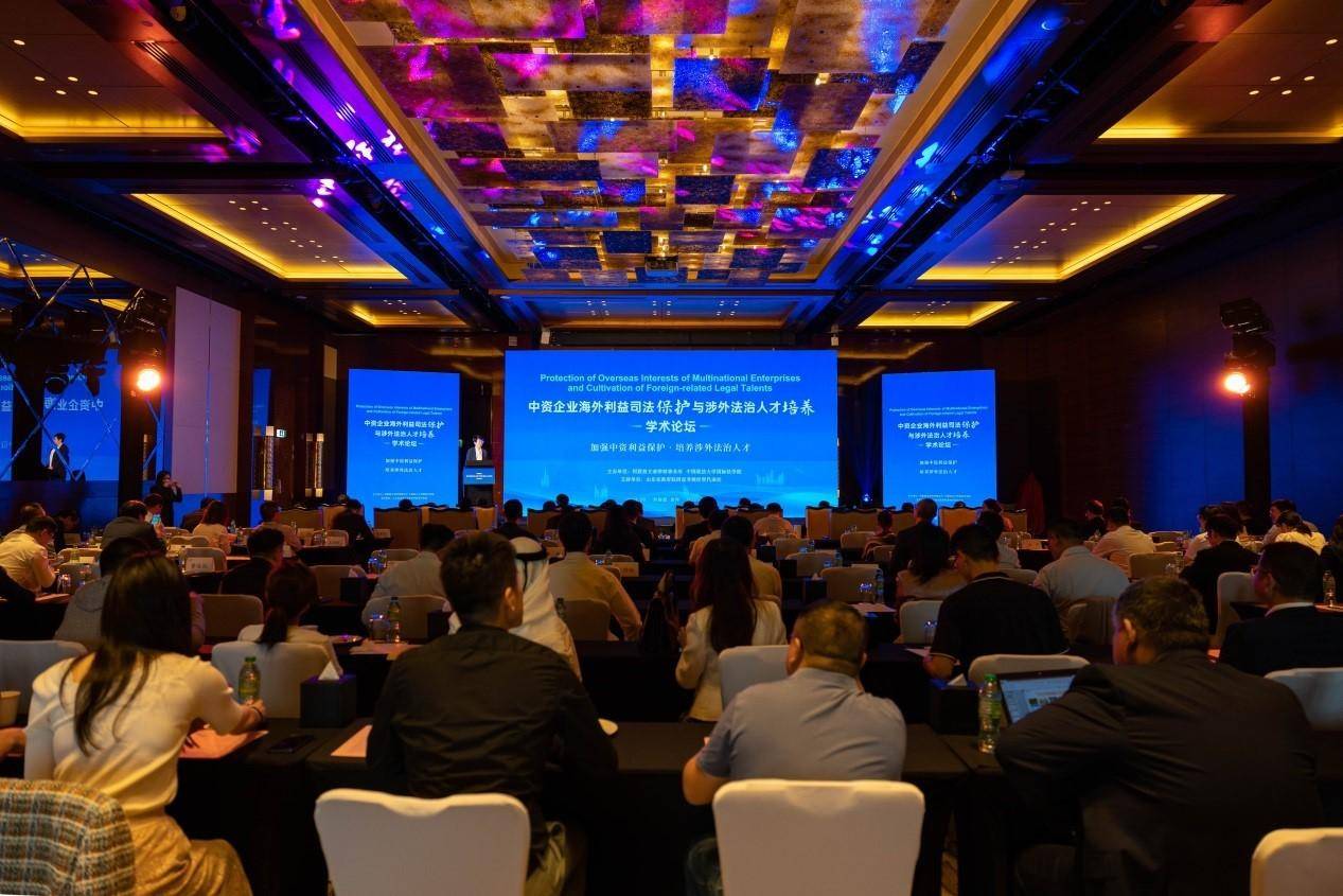 中国驻迪拜总领馆经商参赞吴毅致辞.