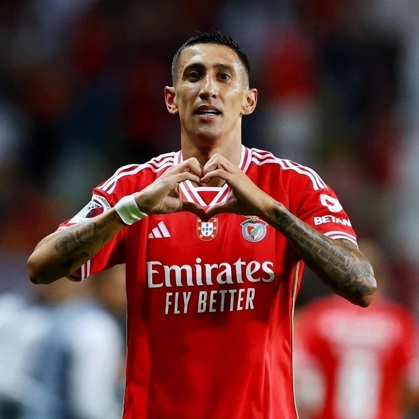 迪马利亚兜射破门,佩佩染红,本菲卡2-0十人波尔图,获赛季首冠_穆萨