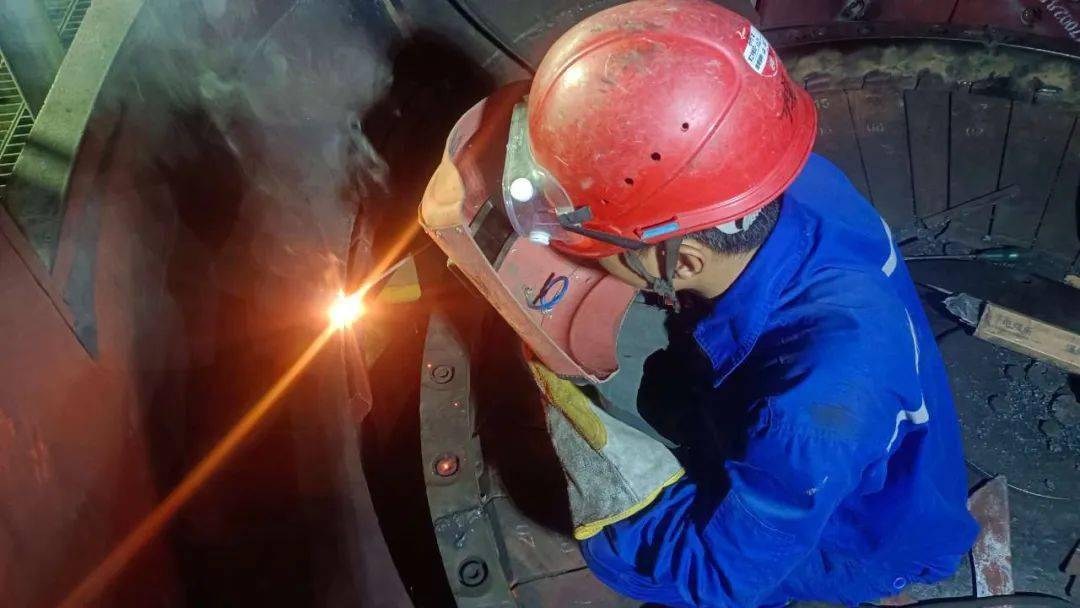 【强技能 提素质】从初出茅庐到技术大拿杨令手持焊枪"焊"出精彩人生