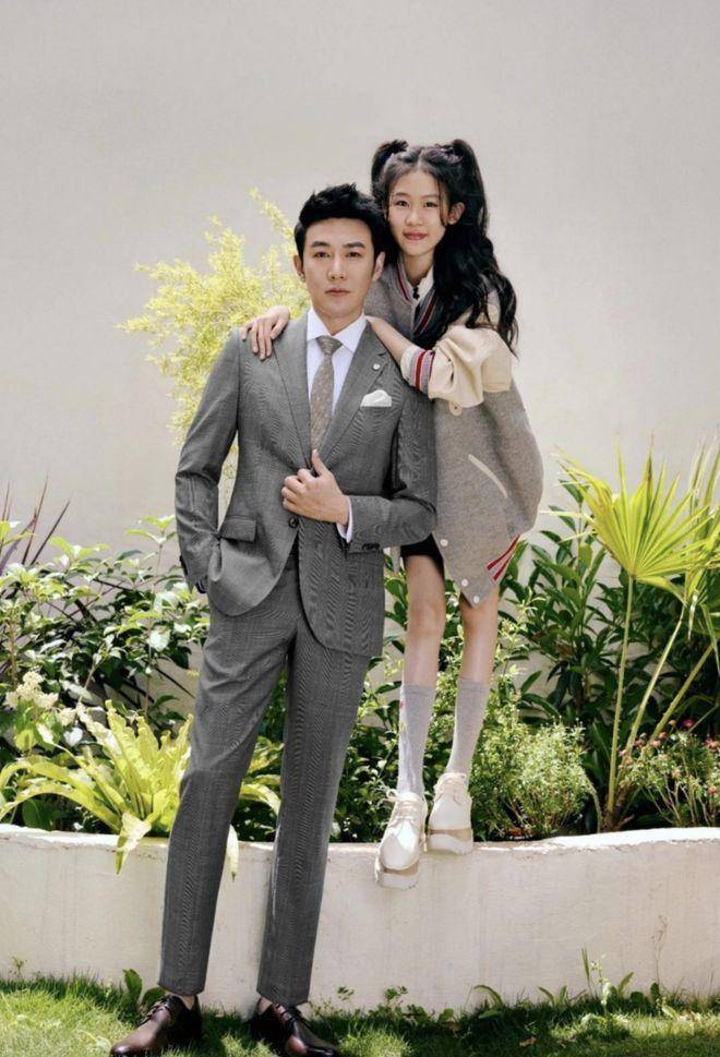 身高1米7追平鲍蕾,长相和爸爸复制黏贴_鲍蕾和_发型_妹妹