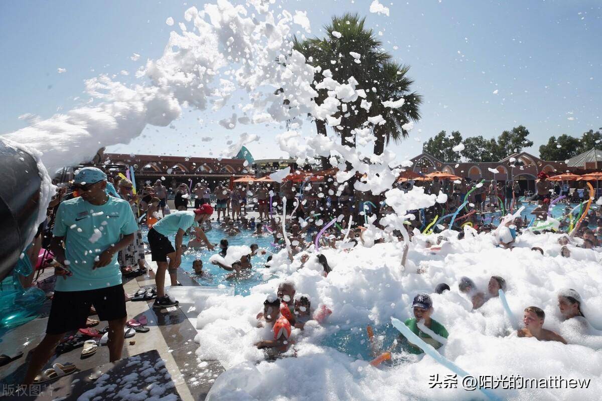 炎炎夏日,土耳其酒店举行泳池泡泡派对清凉一"夏"