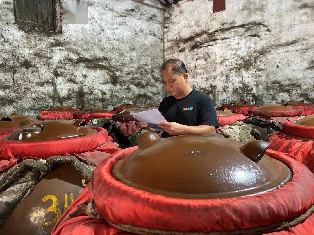 非遗小窖传承人胡南:窖藏浮来春,酒开中国风_酿酒_父亲_毛府