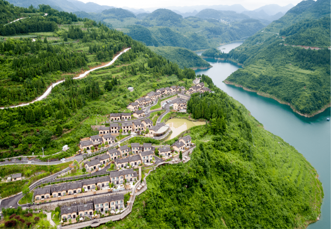 竹山村,這裡望得見山,看得見水,留得有鄉愁在這裡,有苗家習俗,風情