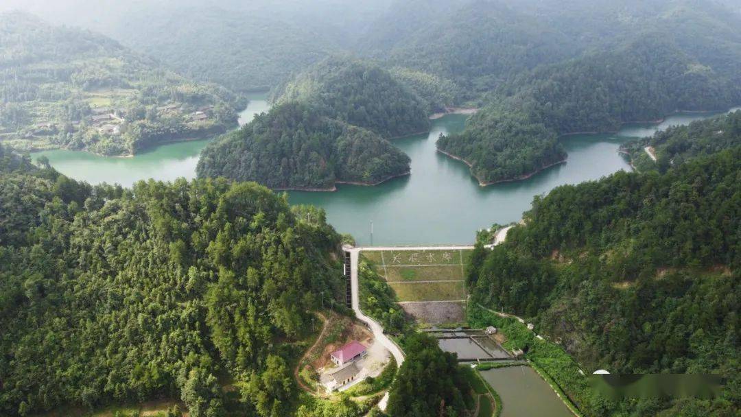 天马镇辖区内共有小(一)型水库1座,小(二)型水库6座,大小山塘32座,总