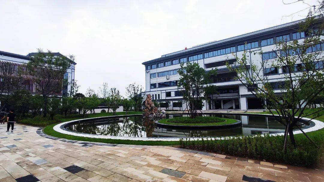 黄岩这所中学顺利通过竣工验收_台州市_特色_办学