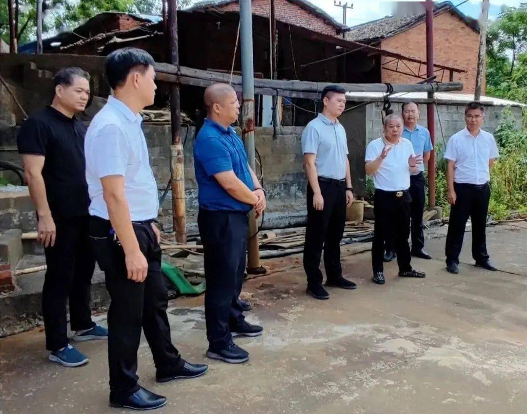 程钊先后到钟山县宏源矿业有限公司,钟山县宏鑫矿业有限责任公司,通过