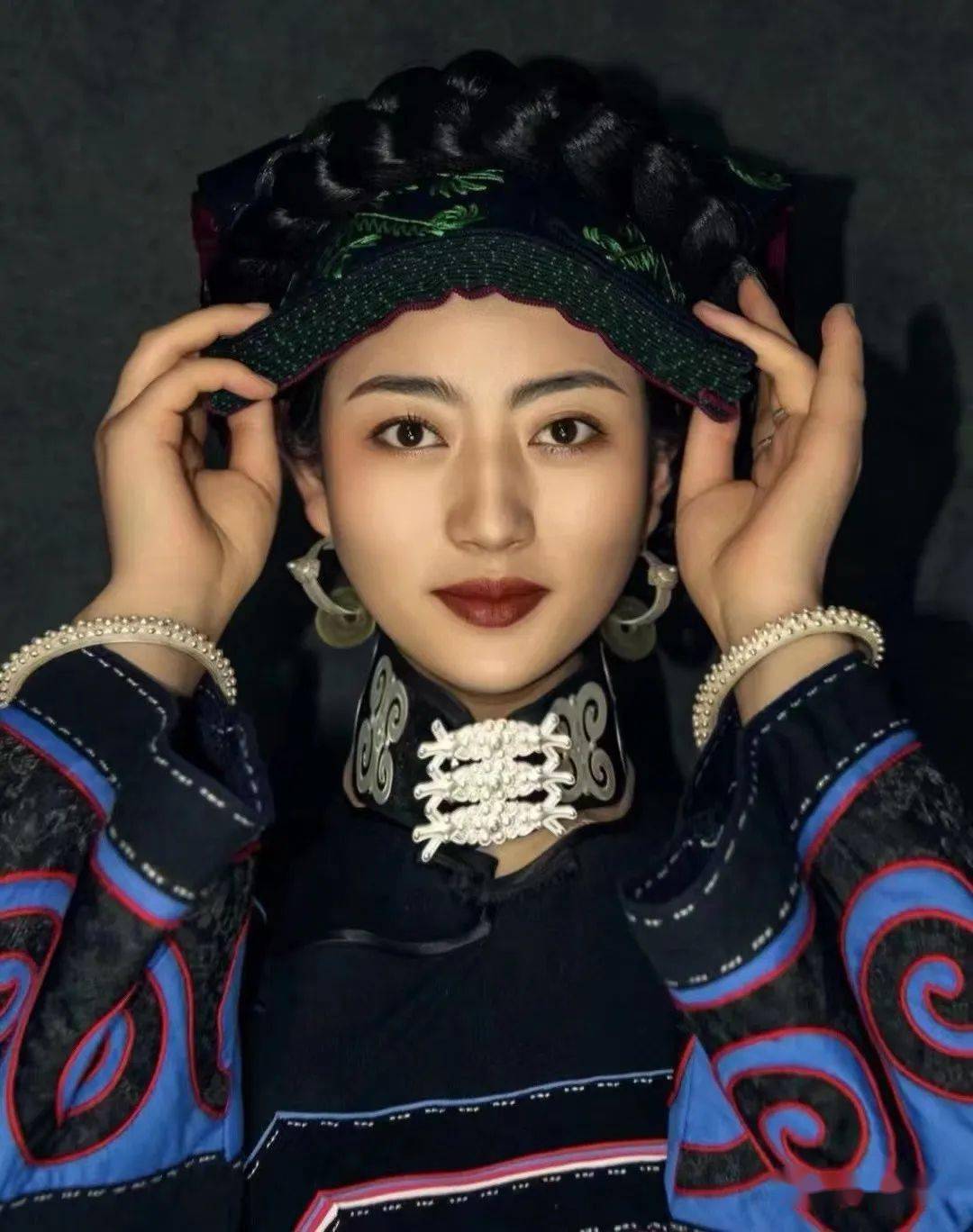 【多图】2023凉山彝族传统选美冠军出炉!_比赛_选手_阿苦依