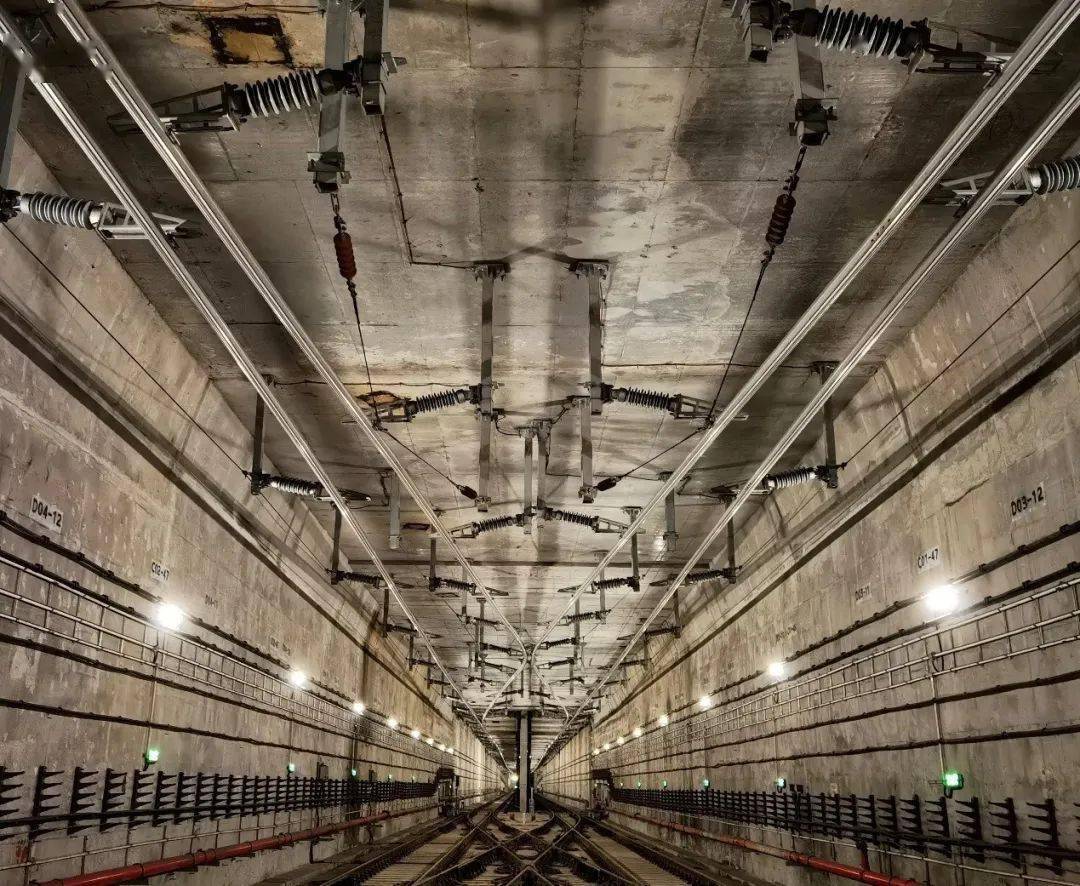 对广州地铁主导的《轨道交通时速160km受电弓-架空刚性接触网系统技术