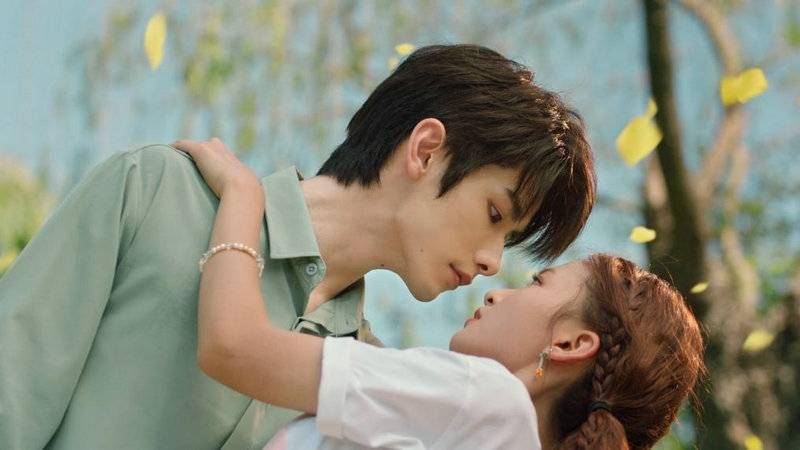 《不一样的萧先生》奇遇版预告来袭 赵弈钦段星羽演绎互愈系奇幻甜恋_萧井_宋忆_时空