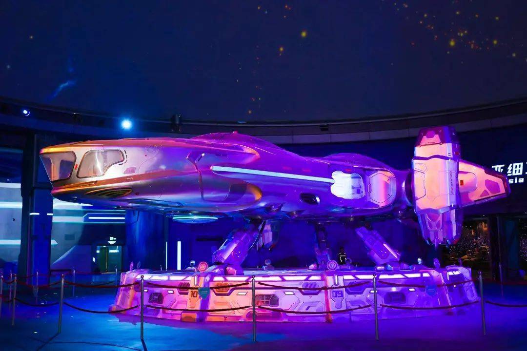 飞船是集珍稀海洋生物展览,环保科普保育,大型演艺节目和互动游乐设施