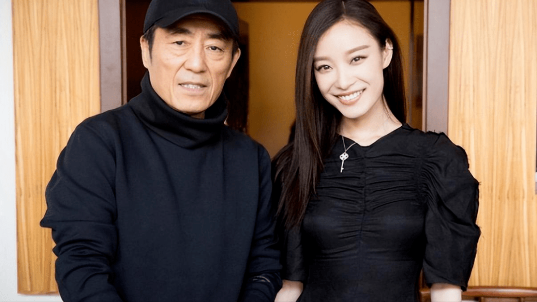 深陷"艳照"拍裸戏,酒吧常客,黑料堆里的倪妮,靠恋情直接洗白_张艺谋