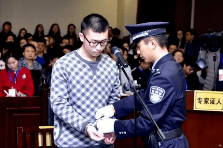 中国女留学生遭男友谋杀！藏尸行李箱，时隔多年监控画面终于曝光..._邵童_李向南_爱荷华