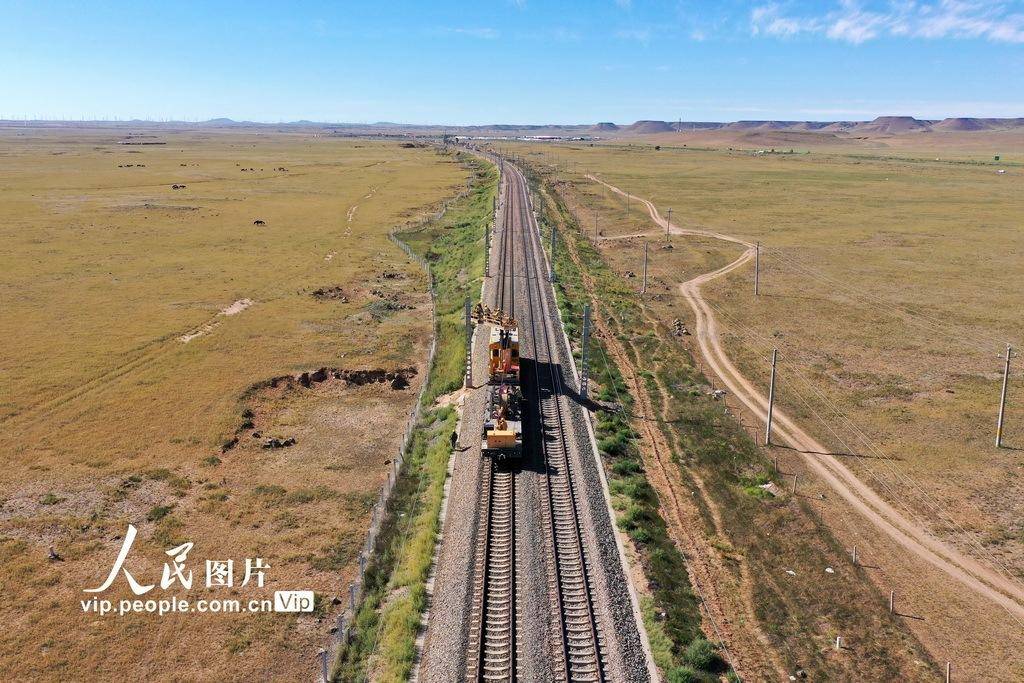 太锡铁路内蒙古段接触网主体工程完成过半_锡林郭勒盟_地区_建设者