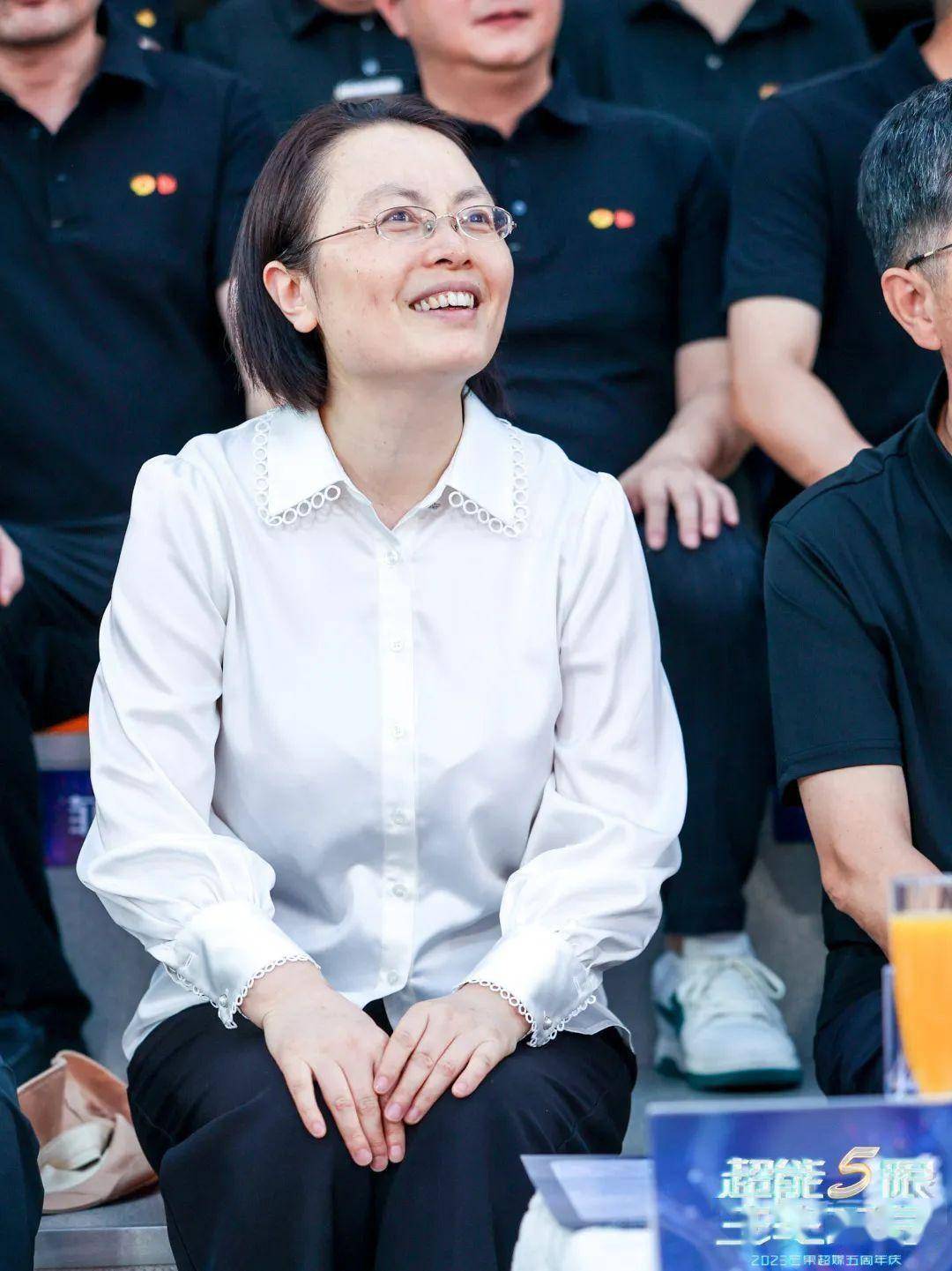 黄薇,蔡怀军和集团公司总经理助理杨贇,芒果超媒第一届董事会董事张勇